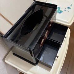 ミラー×ティッシュボックス×小物収納の画像