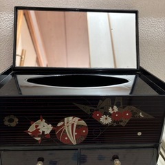 ミラー×ティッシュボックス×小物収納の画像