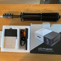 LED  プロジェクター　三脚の画像
