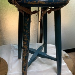 【お譲りする方決定しました】手作り木製椅子🪑2脚   古いものですが使い勝手多様の画像