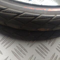 【無料】不要になった自転車のタイヤとチューブ(16×1.50)差し上げます。の画像