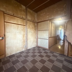 和室5室のペンキ塗り作業の画像