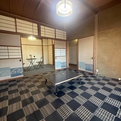 和室5室のペンキ塗り作業の画像