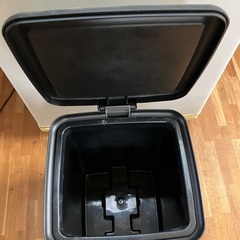 ゴミ箱 角型 蓋付の画像