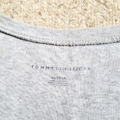 〈XS〉TOMMY HILFIGER VネックレディースTシャツの画像