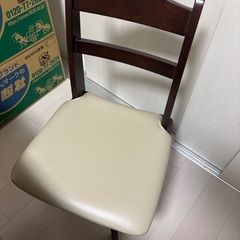 ニトリのダイニングテーブルセット　2人掛けの画像