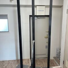 ディスプレー什器　シングルラック　可変式　柱3台　バー4本の画像