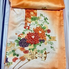 お着物、鮮やかなオレンジ系、桜紅葉菊？蓮？柄の画像