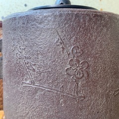 配送可能　 時代物　茶道具 筒釜　竹梅紋　竹節耳　茶釜 鉄釜 銅蓋 風炉釜　状態良好　古道具　アンティーク　骨董　古董　煎茶道具　 鉄瓶の画像