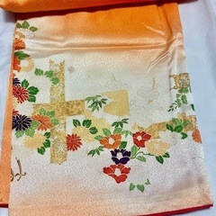 お着物、鮮やかなオレンジ系、桜紅葉菊？蓮？柄の画像