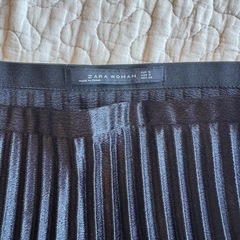 ZARA 黒　プリーツスカートの画像