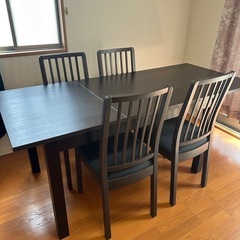 (お渡し先決定しました)IKEA 伸長式ダイニングテーブル イス 4つ セット(総額10万円相当)の画像
