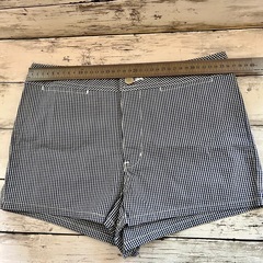 未使用✨guessショートパンツ✨ネイビーチェックの画像