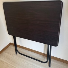 折り畳みデスク、暗い茶色、木目柄の画像