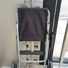 折り畳みキャンプ用椅子 キャスター付きの画像
