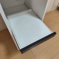 【LOWYA】スリム食器棚 幅33cm コンセント付きの画像