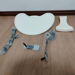 Bumbo、ベビーチェアー、テーブル、腰ひも、袋、箱の全て一式揃ってます│オマケ、ベビー浮き輪の画像