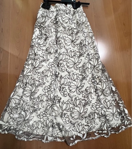 【新品】MERCURYDUO メロンチュールエンブロイダリースカート