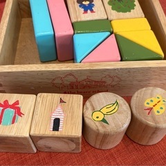 【子供用積み木】木製／知育玩具／音が出るブロック入り／約22×17cmの画像