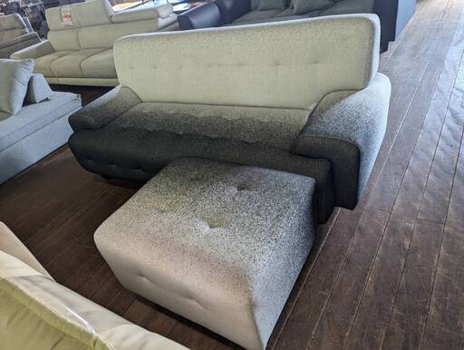 79800円ヲ値下げ中！「3人掛けソファー＋スツール付き　おしゃれグラデーションカラー」