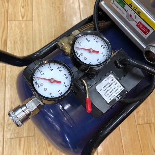 【店頭お渡し限定】(25-8-6)エアーコンプレッサー　アネスト岩田　HX-4004