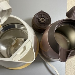 T-fal ティファール と THERMOS の保温ポットの画像
