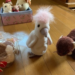小さめのぬいぐるみから、デスクにちょこんと座る物までの画像