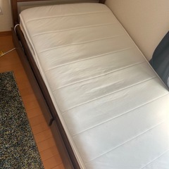 ニトリのベットフレーム(引き出し付)＋マットレスの画像