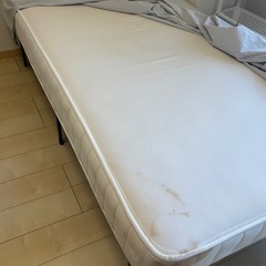ベッドとマットレスの画像