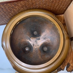 【茶道具】釜師 畠春斎 作 真形釜添 風炉師 四世 一ノ瀬宗辰 作 唐銅 切掛朝鮮風炉 共箱・在銘 釜環・銅蓋付 鉄釜 骨董 良品の画像