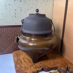 【茶道具】釜師 畠春斎 作 真形釜添 風炉師 四世 一ノ瀬宗辰 作 唐銅 切掛朝鮮風炉 共箱・在銘 釜環・銅蓋付 鉄釜 骨董 良品の画像