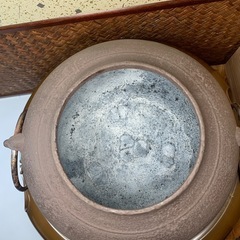 【茶道具】釜師 畠春斎 作 真形釜添 風炉師 四世 一ノ瀬宗辰 作 唐銅 切掛朝鮮風炉 共箱・在銘 釜環・銅蓋付 鉄釜 骨董 良品の画像