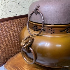 配送可能【茶道具】釜師 畠春斉作 平丸釜添 唐銅風炉師 四世 一ノ瀬宗辰造 唐銅 切合鬼面風炉 共箱・釜環・銅蓋付 鉄釜 骨董 時代物 良品の画像