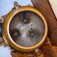 配送可能【茶道具】釜師 畠春斉作 平丸釜添 唐銅風炉師 四世 一ノ瀬宗辰造 唐銅 切合鬼面風炉 共箱・釜環・銅蓋付 鉄釜 骨董 時代物 良品の画像