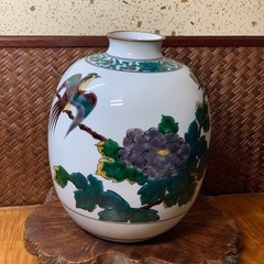 配送可能【九谷焼】三代 為吉作 色絵花鳥 飾壷 共箱付 在銘 名工 三ツ井詠一 花器 骨董 時代物 良品 の画像