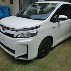 ヴォクシー燃費の良いハイブリット2018年12月登録車5万3千㎞　デカナビ　トヨタ点検整備記録簿の画像