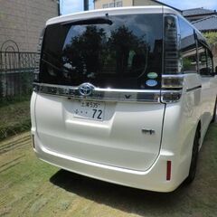 ヴォクシー燃費の良いハイブリット2018年12月登録車5万3千㎞　デカナビ　トヨタ点検整備記録簿の画像