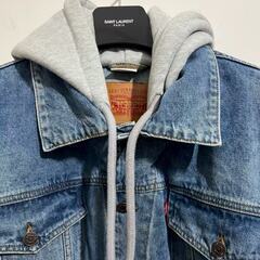 VetementsとLevi'sのコラボレーション2017年春夏コレクション デニムフーディジャケットの画像