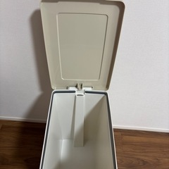 【あげます】ゴミ箱　45リットルの画像