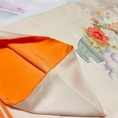 お着物、上品なオレンジ系、生け花系柄の画像