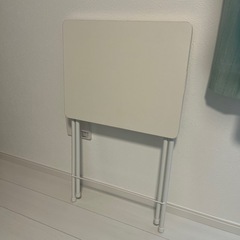 IKEA サイドテーブルの画像