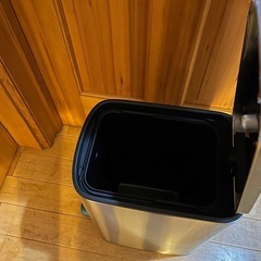 ★新品★ bclステンレスダストボックス　ゴミ箱　足踏開閉　シルバー　１１.５Ｌ　定価５，０００円　新品　未使用の画像