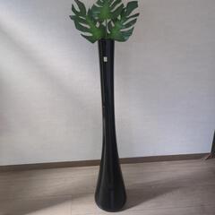 大型 花瓶　ガラス製　黒の画像