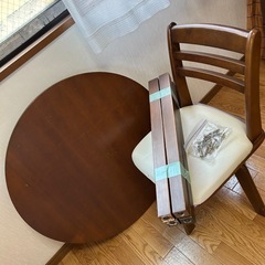 丸〜るいテーブルとイス❣️の画像
