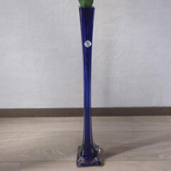 ガラス製花瓶　藍色の画像