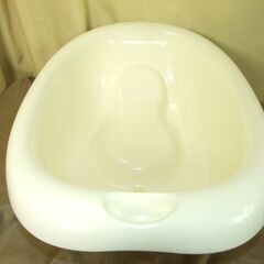 【紋別市発】　コンビ　ベビーバス　中古品　長期自宅保管品　約幅80×奥行53×高さ25㎝　小傷スレ傷あり　中古品の画像