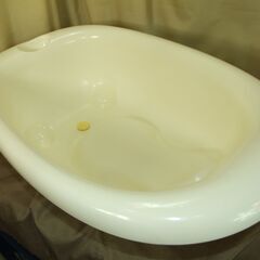 【紋別市発】　コンビ　ベビーバス　中古品　長期自宅保管品　約幅80×奥行53×高さ25㎝　小傷スレ傷あり　中古品の画像