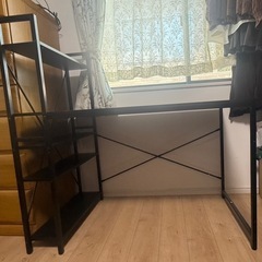 デスク（勉強机）とチェアーの画像