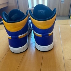 Nike Air Jorden 1 Mid "Lakers" の画像
