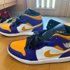 Nike Air Jorden 1 Mid "Lakers" の画像